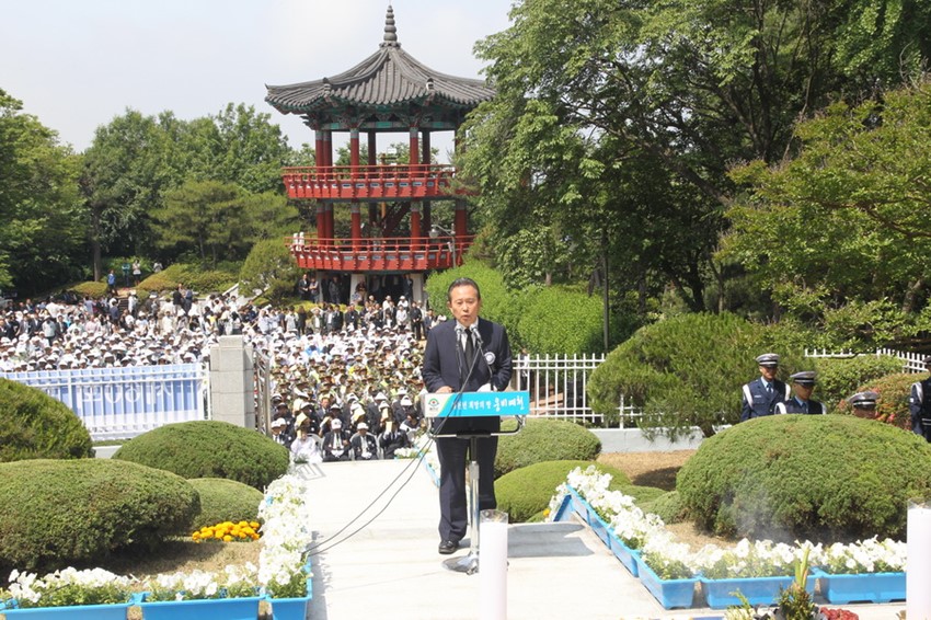 4.제60회 현충일 추념행사 거행